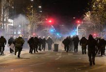 «Αποχωρείτε ή θα προσαχθείτε»: Σκηνές επταετίας και άγρια καταστολή στη συγκέντρωση για το έγκλημα στα Τέμπη