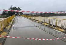 Ενιπέας: Οργή κατοίκων για τις πλημμύρες – Κόπηκαν δρόμοι, πλημμύρισαν σπίτια-Σε επιφυλακή οι κάτοικοι για τις επόμενες ώρες.