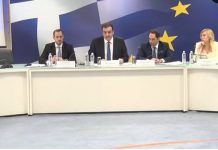 Φαρσοκομωδία , εν μέσω λεηλασίας των λαϊκών εισοδημάτων( Ακρίβεια , λιτότητα , μέτρα της κυβέρνησης . πενιχροί μισθοί κλπ)