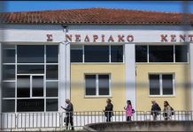 Επανεκκινεί η δίκη για τα Τέμπη μετά από 30 μέρες σε ανακαινισμένη αίθουσα – Αντιδράσεις από συγγενείς
