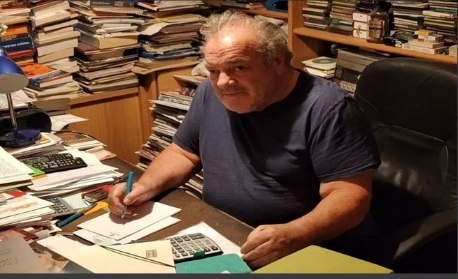 Π. Λαφαζάνης : Έφυγε ένας πολυτάλαντος φίλος . Ένας των ολίγων ανεξάρτητων πατριωτών . Ένας γνώστης και λάτρης της ελληνικής μουσικής , της ιστορίας και της γλώσσας . Ένας ραδιοφωνατζής με τα όλα του! Ο Ανδέας Μαζαράκης!