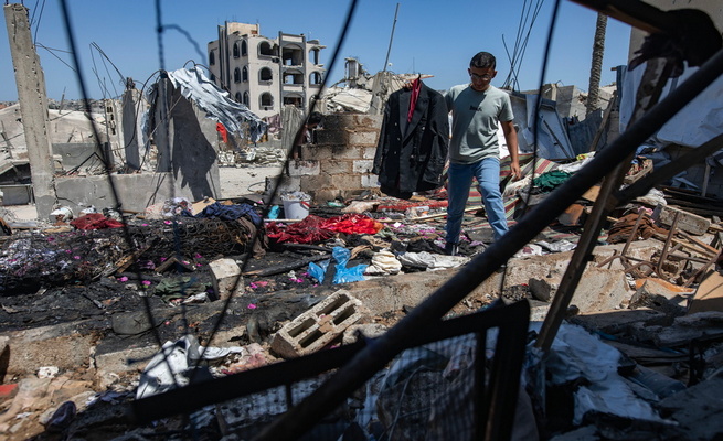 Israeli airstrike hits a displacement tent in Khan Yunis